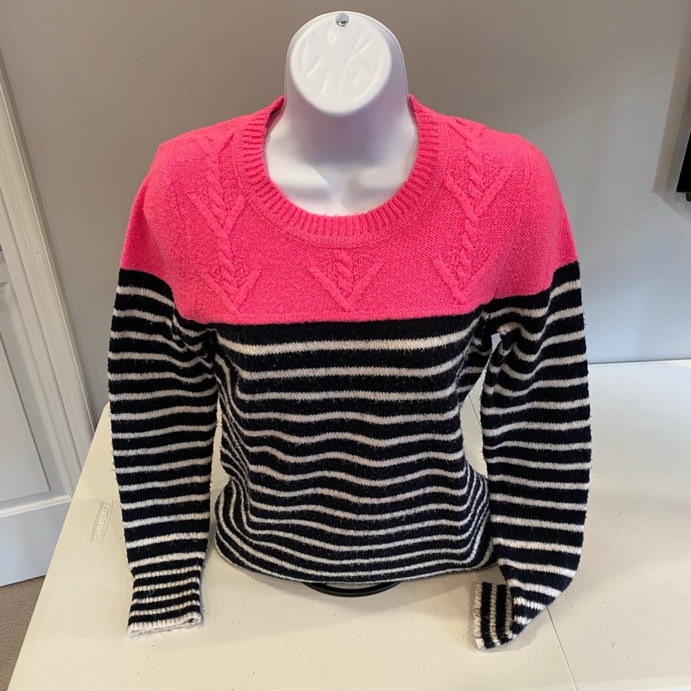 GAP crewneck sweater